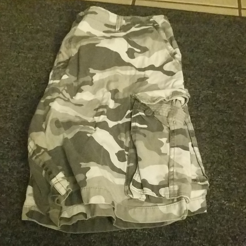 Shorts - Picture 3 of 4